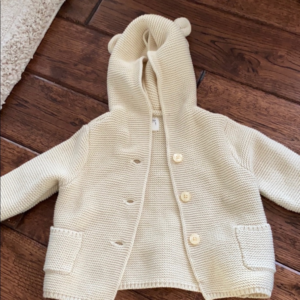 Bear hooded sweater
